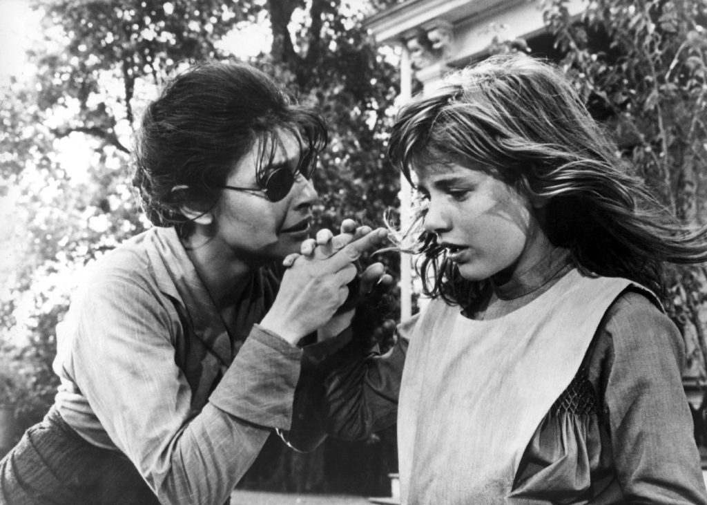 Patty Duke and Anne Bancroft in The Miracle Worker